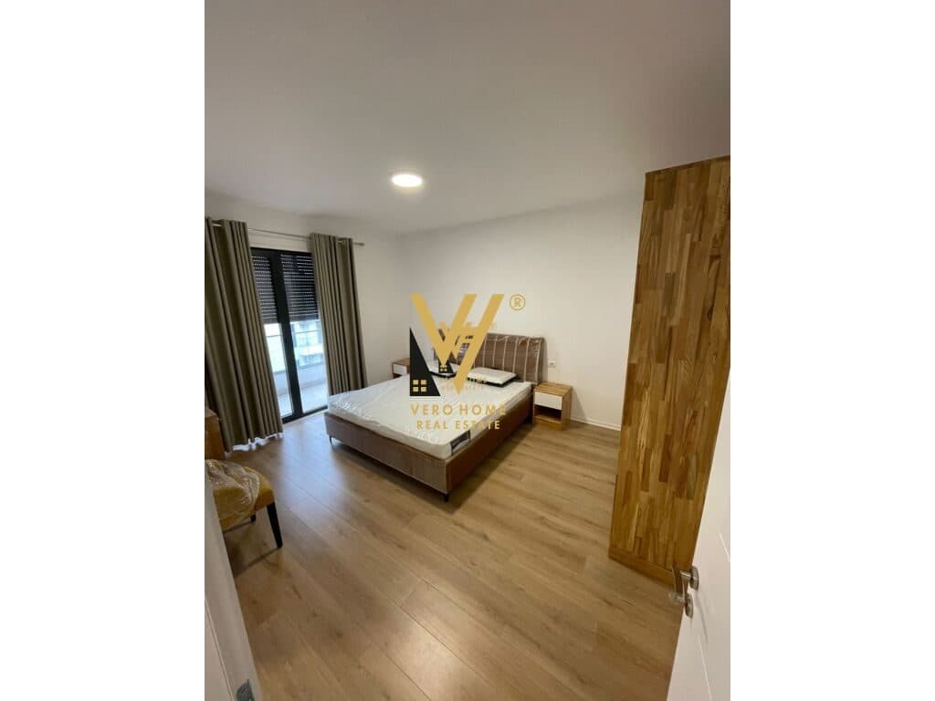 JEPET APARTAMENT 3+1+BLK ME QERA NE PORCELAN 1.100 EURO 3