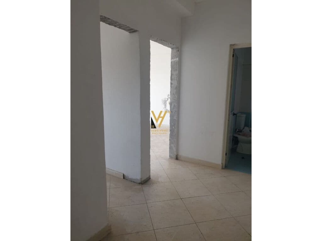 Shitet Apartament 1+1+ballkon ne Qender te Kavajes 76 m2 2