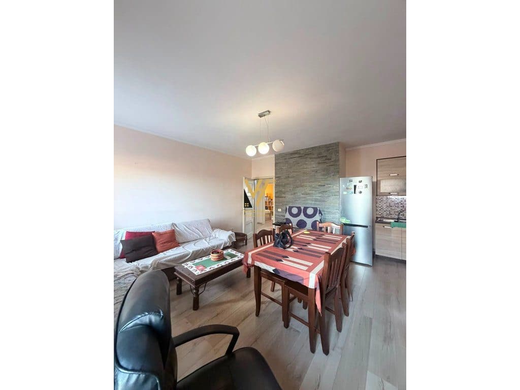 JEPET APARTAMENT 2+1+BLK ME QIRA NE FRESK 500 EURO 2