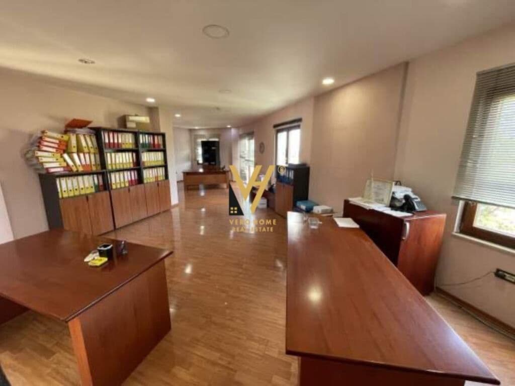 Jepet ambjent biznesi me qera pran Top Channel 450 m2