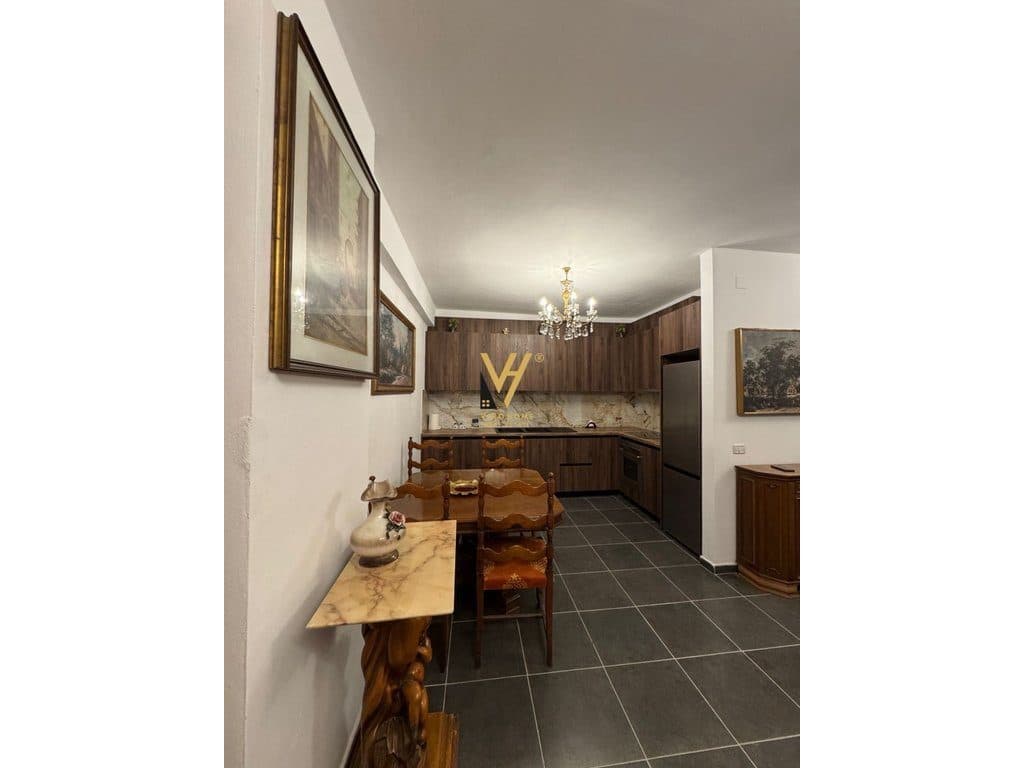 JEPET APARTAMENT 2+1+BLK ME QERA NE ASTIR, KOM FRATARI 600 EURO 2