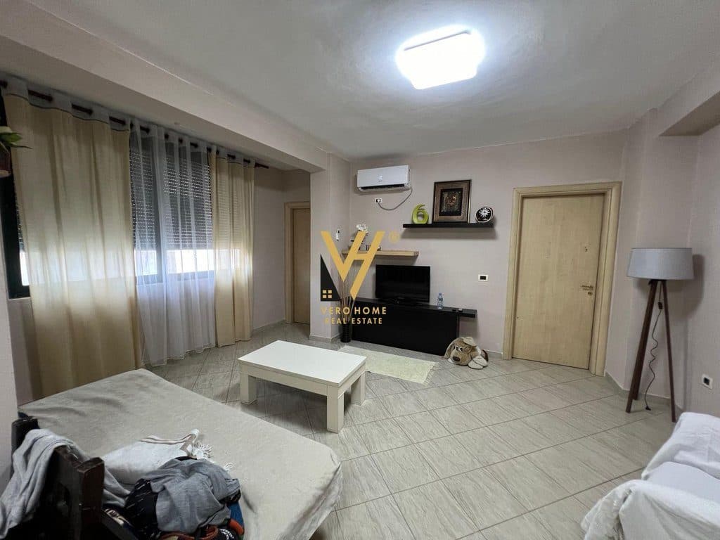 JEPET APARTAMENT 2+1 ME QIRA NE BLLOK 70.000 LEKE 2