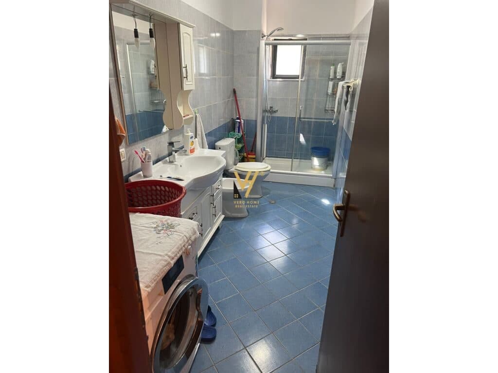 Jepet Apartament 2+1+ballkon me qera te Kompleksi Malezian 96 m2 2