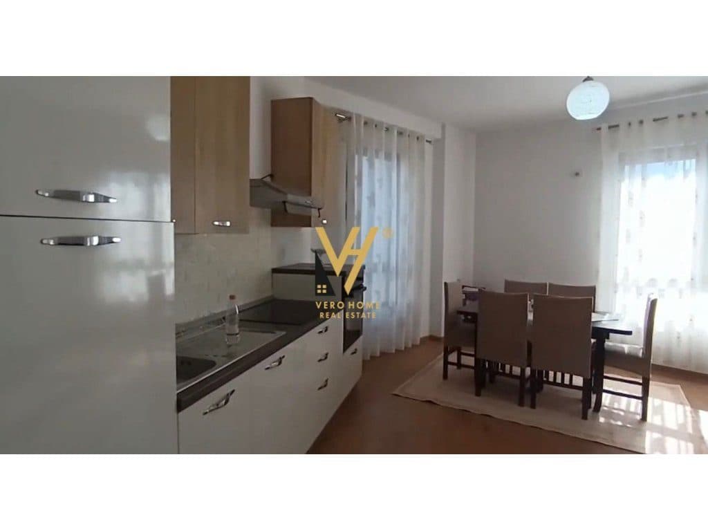 JEPET APARTAMENT 1+1 ME QERA TE FERIT XHAJKO 700 EURO 2
