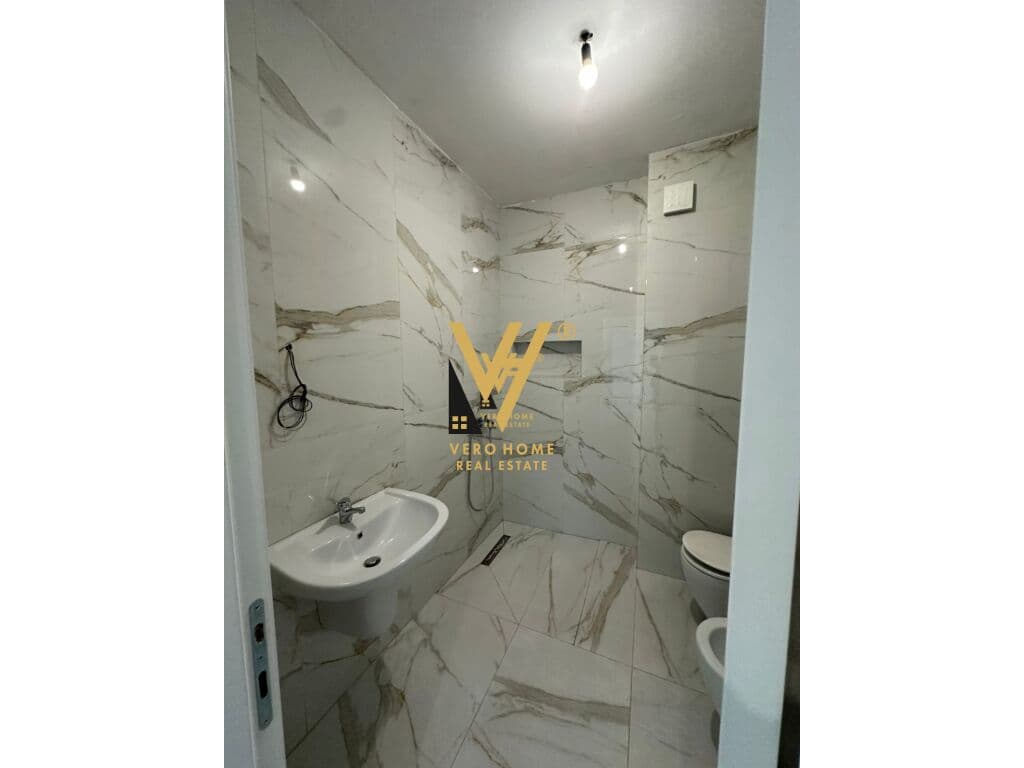 JEPET ZYRE 96 M2 ME QERA TE MYSLYM SHYRI 700 EURO 4