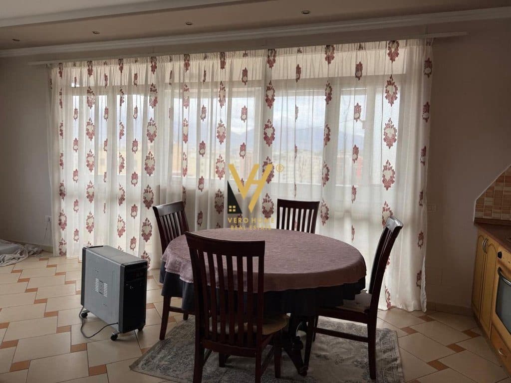 JEPET APARTAMENT 2+1+BLK ME QIRA TE KOMUNA PARISIT 60.000 LEKE 3