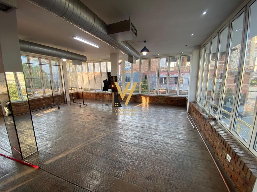 JEPET AMBIENT BIZNESI 100 M2 ME QIRA NE YZBERISHT 40.000 LEKE