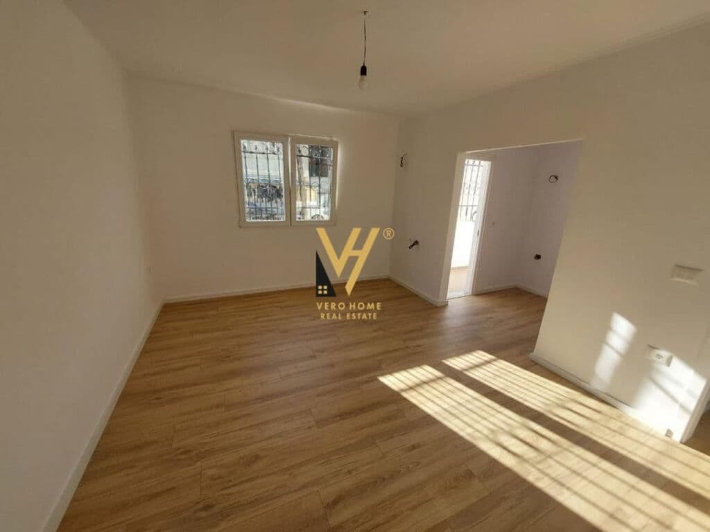 Shitet Apartament 2+1+ballkon te Shkolla Bajram Curri 72 m2 2