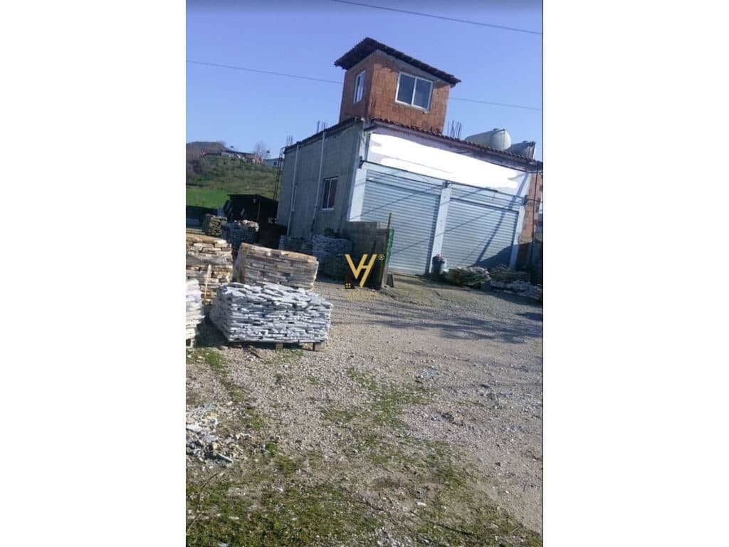 Shitet Truall + Are dhe nje Ndertese ne Peze te Vogel 2722 m2