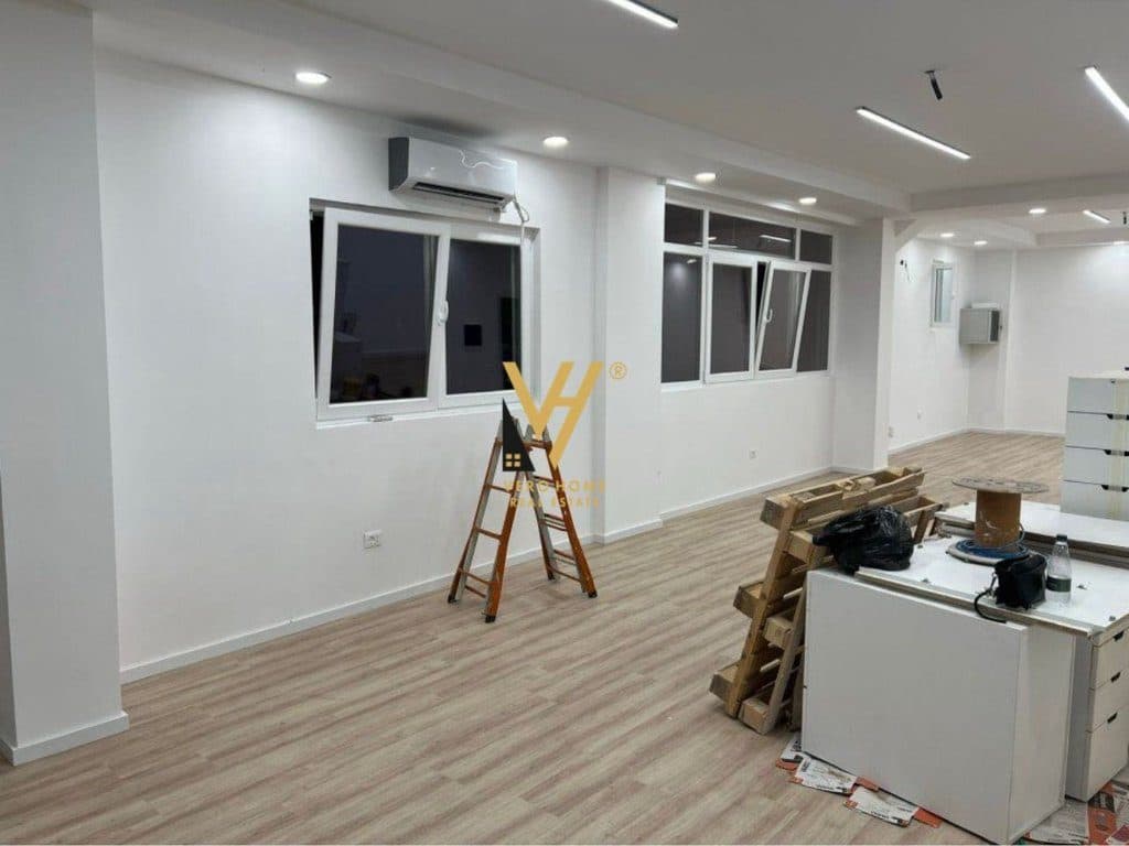 JEPET AMBIENT BIZNESI 75 M2 ME QERA TE BRRYLI 75.000 LEKE 3