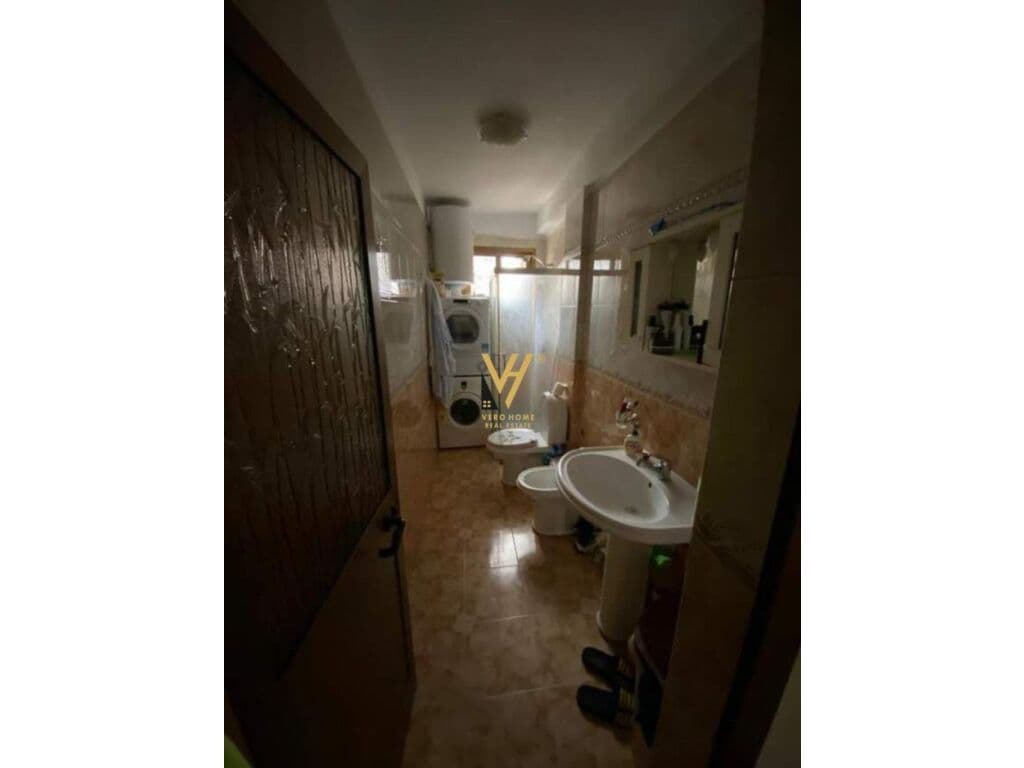 Jepet Apartament 2+1 me qera te Rruga Fortuzi 90 m2 4