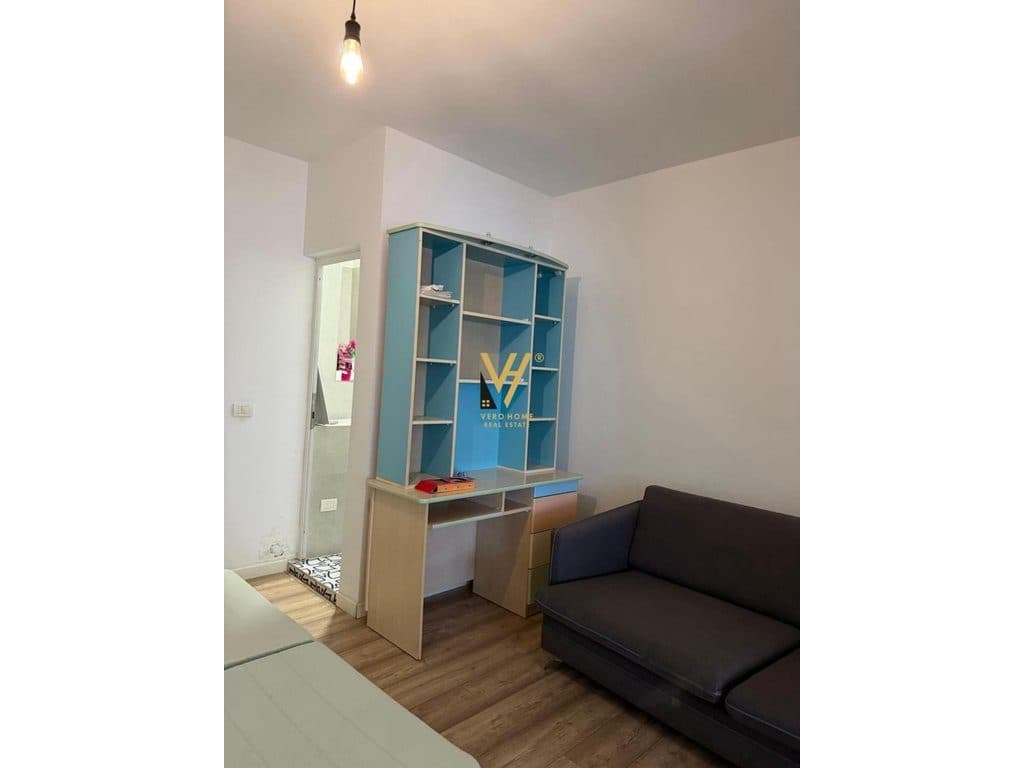 JEPET APARTAMENT 1+1 ME QERA TEK RRUGA E BARRIKADAVE 50.000 LEKE 3