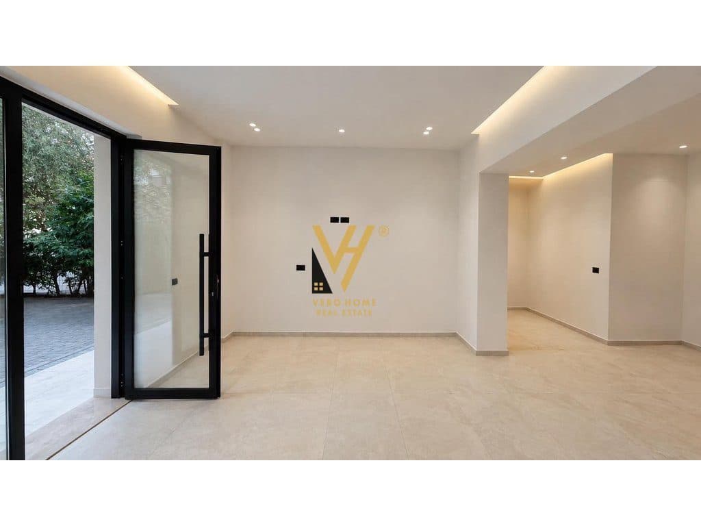 JEPET AMBIENT BIZNESI 160 M2 ME QERA TE PAZARI I RI 1.850 EURO 3