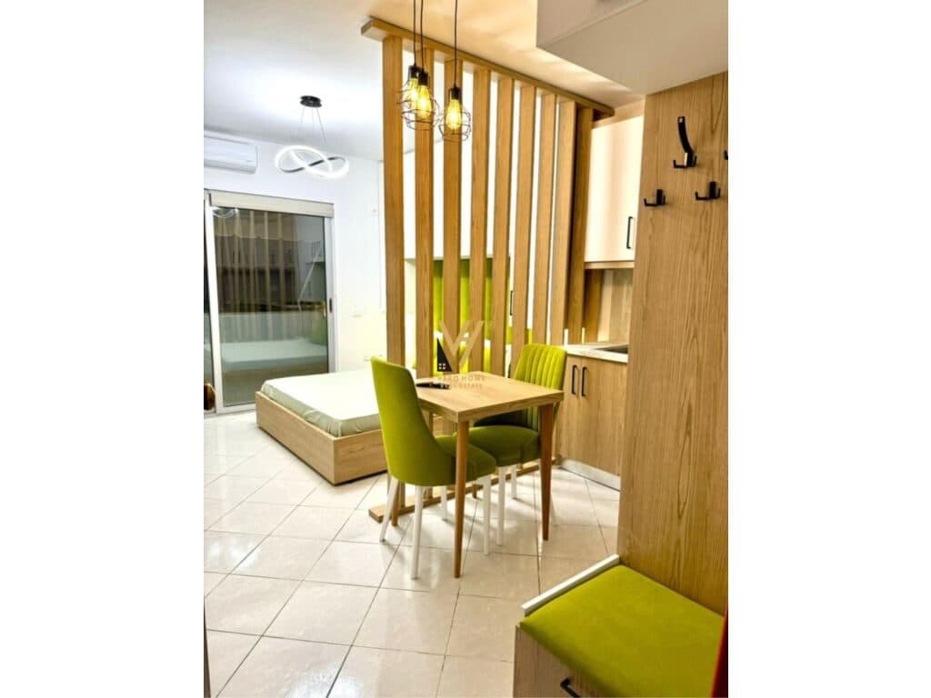 Jepet Garsoniere me qera te Kristal Center 45 m2