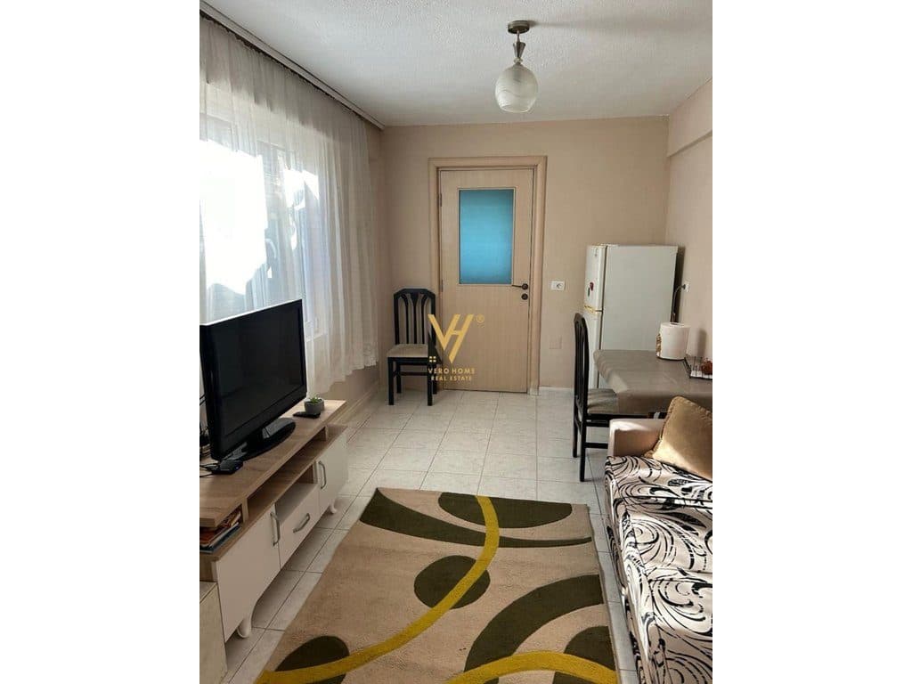 JEPET APARTAMENT 1+1+BLK ME QIRA TE PAZARI I RI 40.000 LEKE 2