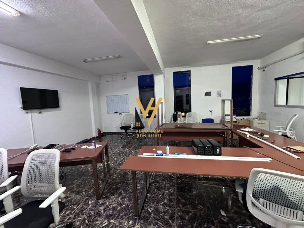 Jepet zyre me qera te Rruga e Durresit 220 m2