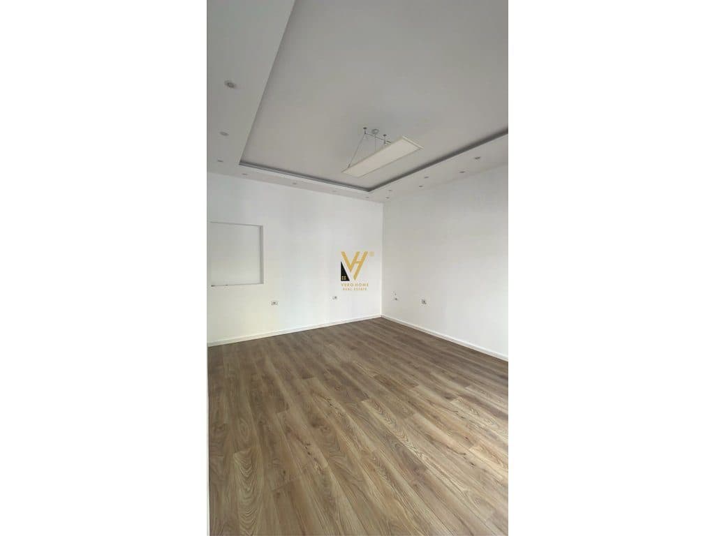 JEPET ZYRE 22 M2 ME QIRA TE KOMUNA E PARISIT 40.000 LEKE