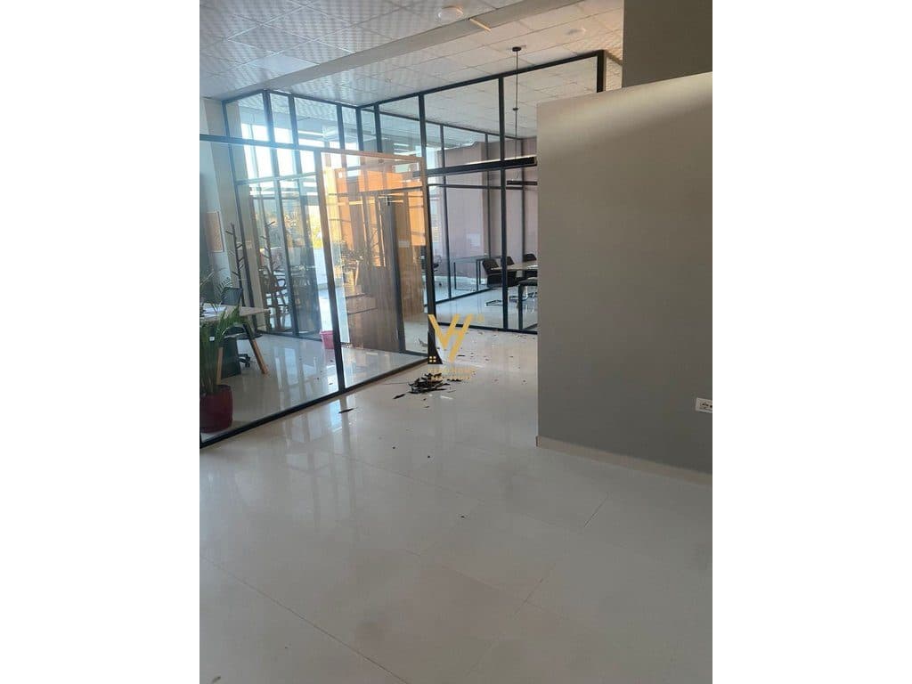 JEPET ZYRE 250 M2 ME QERA NE SAUK 2.000 EURO 2