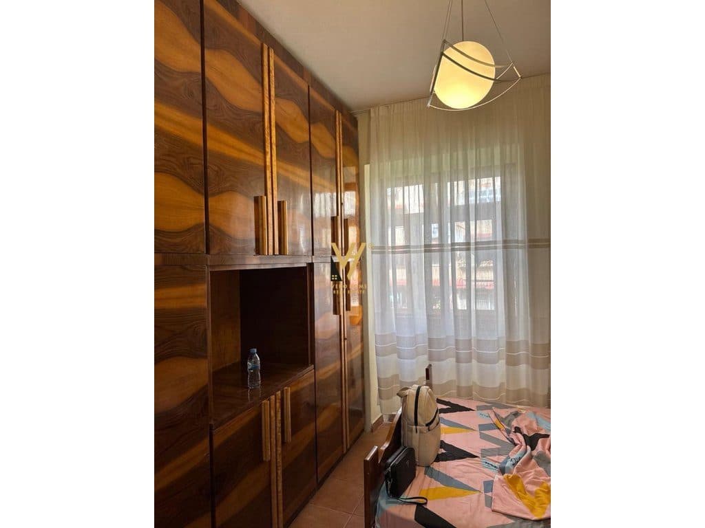 JEPET APARTAMENT 1+1+BLK ME QERA TE ISH BLLOKU 50.000 LEKE 4