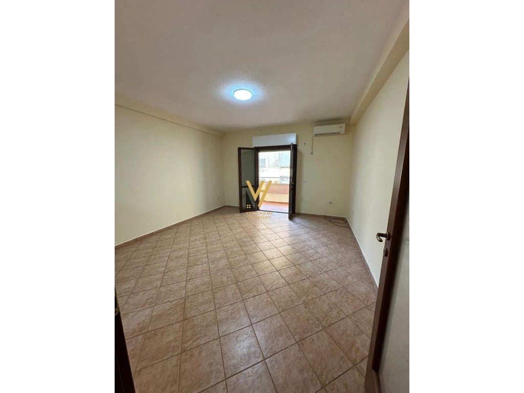 JEPET APARTAMENT 2+1+2 ME QERA TE KOMUNA E PARISIT 70.000 LEKE