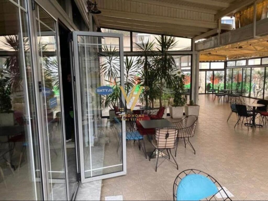 Shitet lokal te Brryli , pran Maternitetit te Ri 120 m2 2