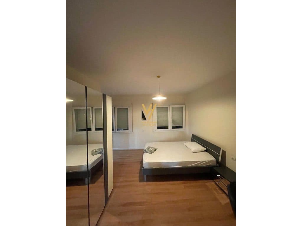 JEPET APARTAMENT 2+1+BLK ME QIRA TE ZOGU I ZI 1.000 EURO 4