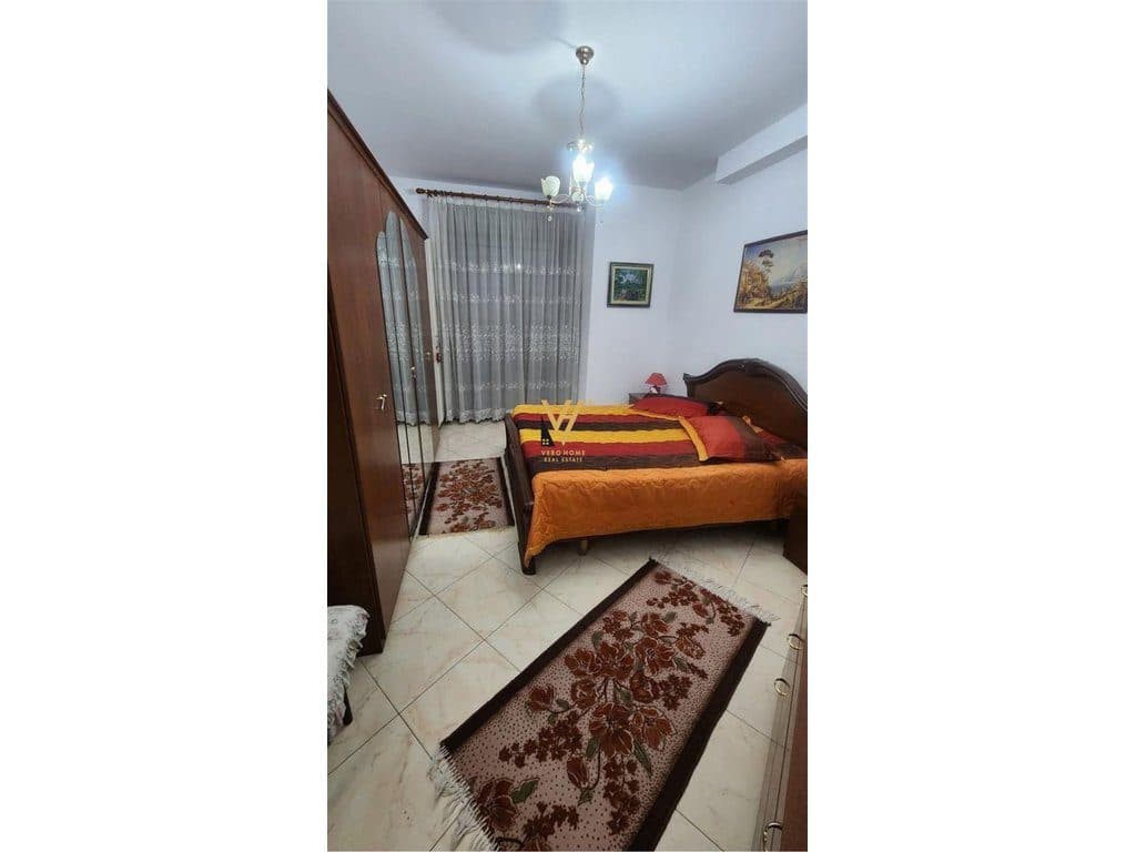 JEPET APARTAMENT 2+1+BLK ME QERA NE QENDER 69.500 LEKE 3