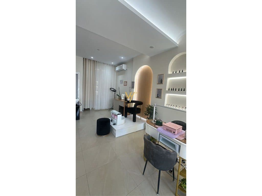 JEPET SALLON ESTETIKE 45 M2 ME QIRA TE SQUARE 21 – 1.500 EURO 2
