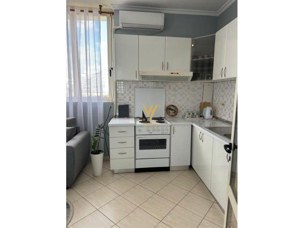 JEPET APARTAMENT 1+1 ME QERA TE RRUGA E DURRESIT 54.000 LEKE 2