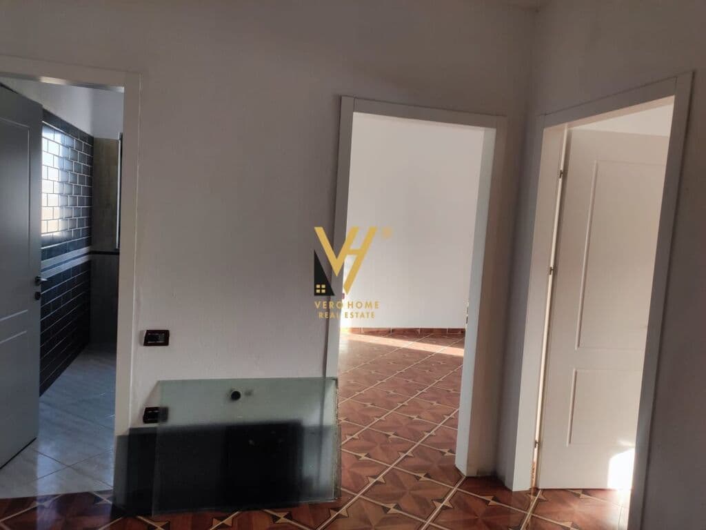 Shitet Apartament 2+1+ballkon ne Golem 100 m2 2