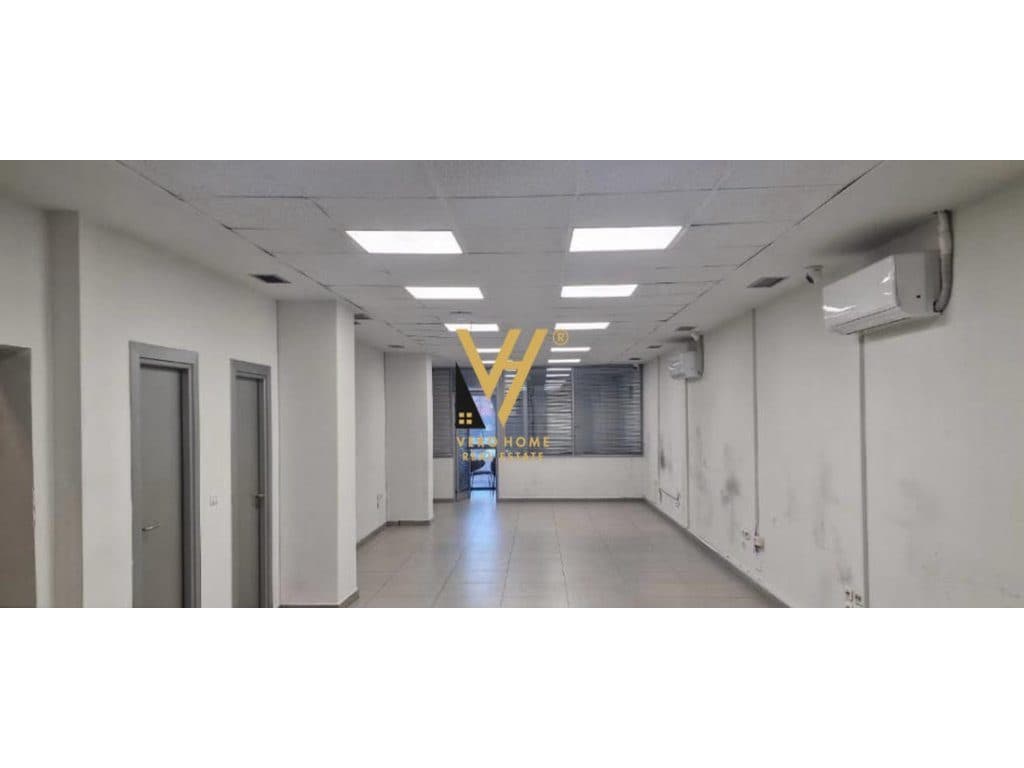 JEPET AMBIENT BIZNESI 264 M2 ME QERA TE RRUGA E KAVAJES 850.000 LEKE