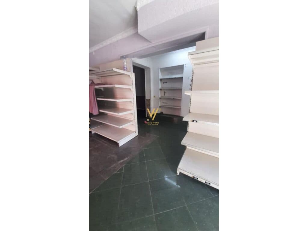 Jepet dyqan me qera te 21 Dhjetori 62 m2 4