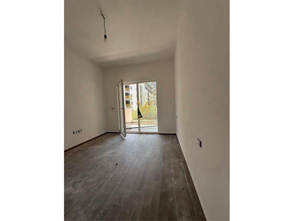 JEPET ZYRE 70M2 ME QERA TE KOMPLEKSI AURA,ZOGU I ZI 450 EURO 2