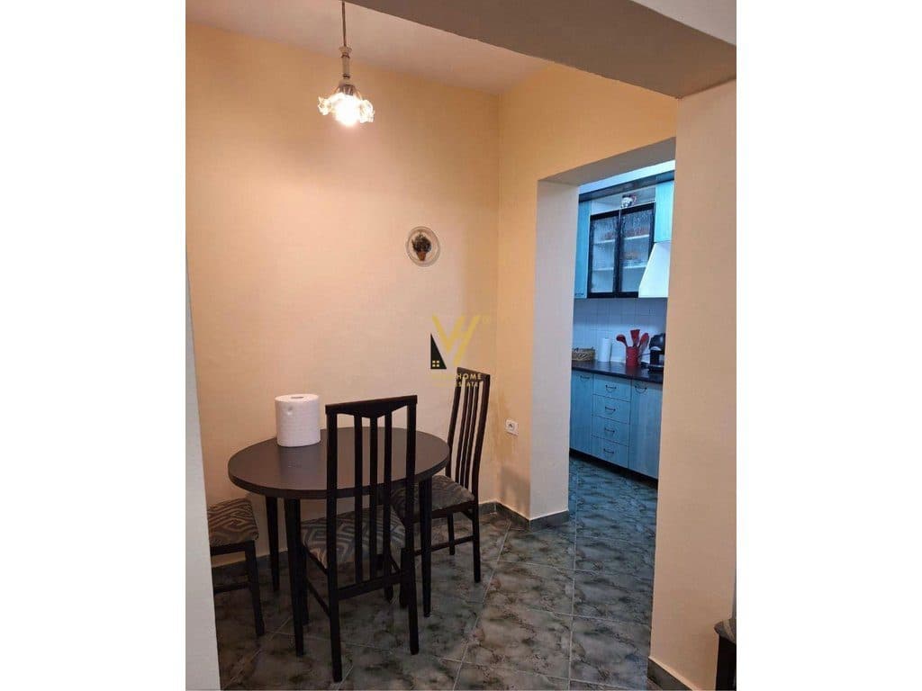 JEPET APARTAMENT 2+1 ME QERA PRANE STADIUMIT DINAMO 550 EURO 2