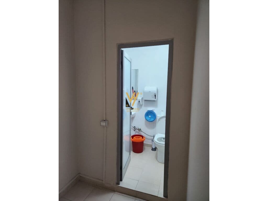 Jepet Ambient Biznesi me qera te Rruga e Elbasanit 68 m2 4