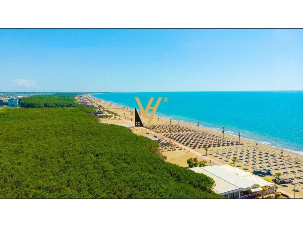SHITET TOKE 1.180 M2 NE SPILLE 200 METRA LARG DETIT 472.000 EURO