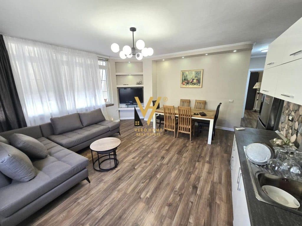 JEPET APARTAMENT 2+1 ME QERA TE 21 DHJETORI 800 EURO