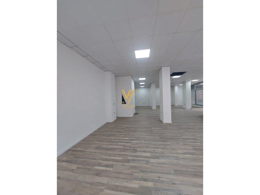 JEPET DYQAN 172 M2 ME QERA TE STACIONI TRENIT 2.600 EURO 4