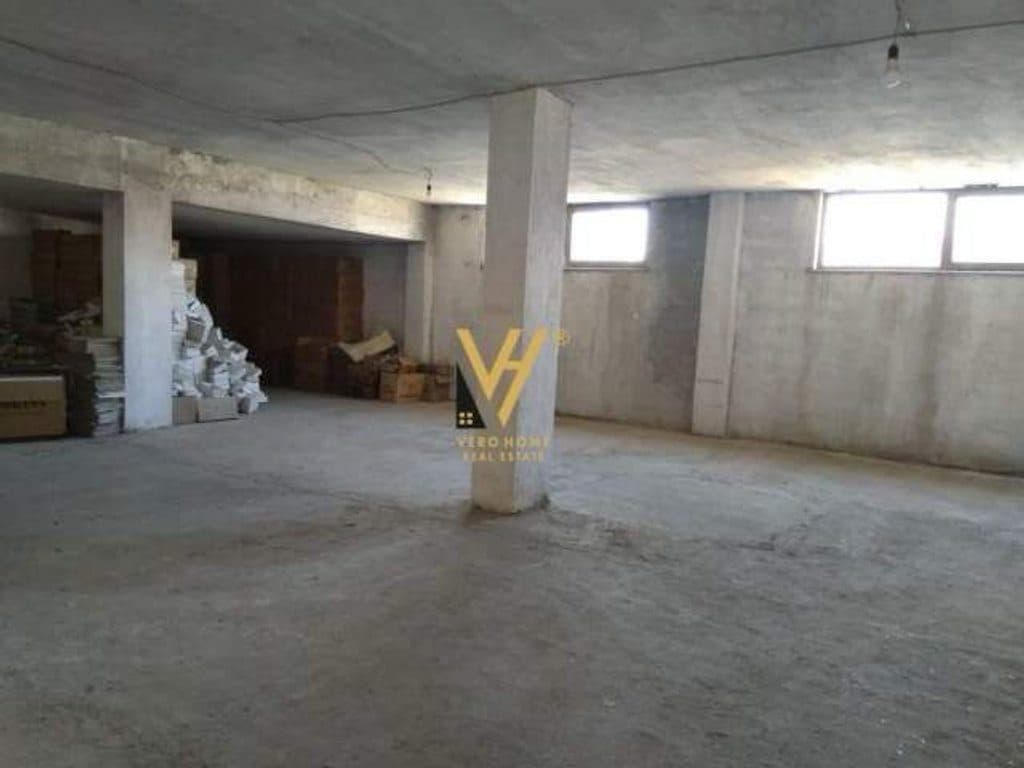 JEPET AMBIENT 1.100M2 ME QERA TE DON BOSKO 3.000 EURO
