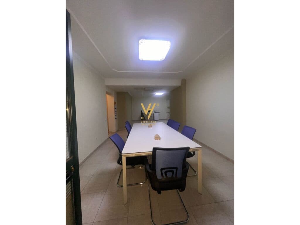Jepet Zyre me qera te Blloku , Rruga Perlat Rexhepi 150 m2 3