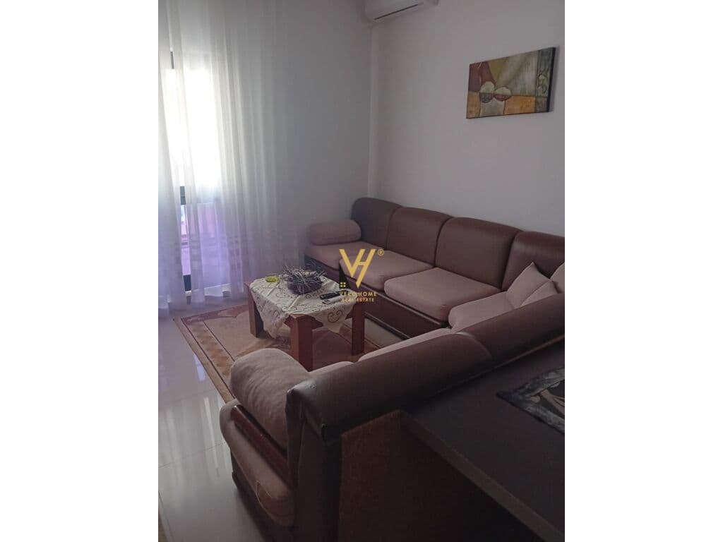 Jepet Apartament 1+1+ballkon me qera te Rruga Petro Nini Luarasi 70 m2