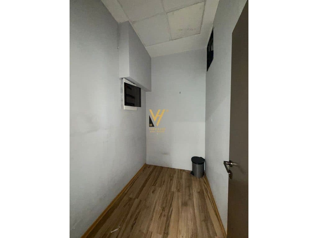 JEPET ZYRE 60 M2 ME QERA TE RRUGA E KAVAJES 800 EURO 3