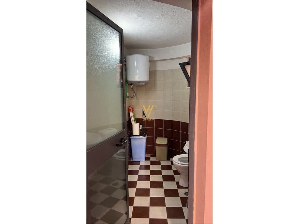 JEPET ZYRE 22 M2 ME QIRA TE KOMUNA E PARISIT 40.000 LEKE 4