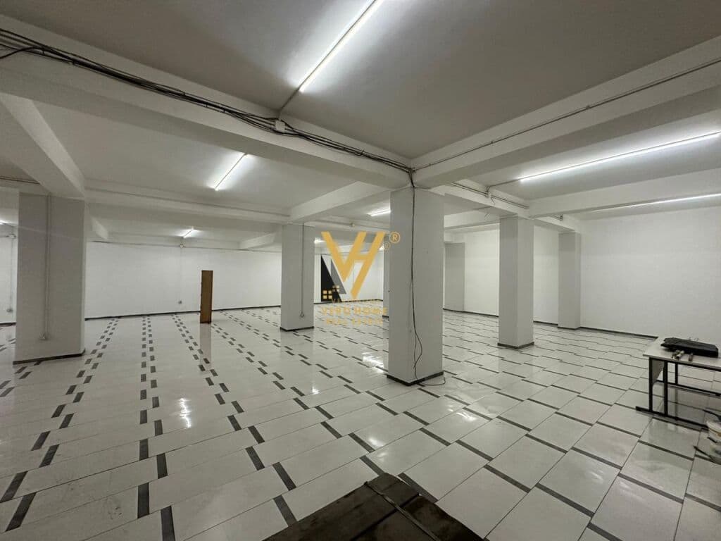 JEPET AMBIENT BIZNESI 330 M2 ME QERA NE ASTIR 1.300 EURO