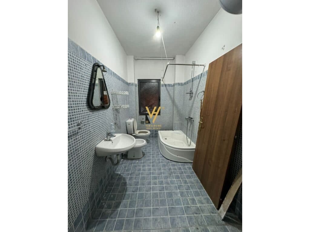 Shitet Apartament 1+1+verande te Rruga Irfan Tomini 57 m2
