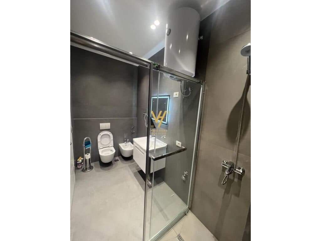 Jepet Apartament 2+1+2 me qera te Rruga 5 Maji 174 m2 3
