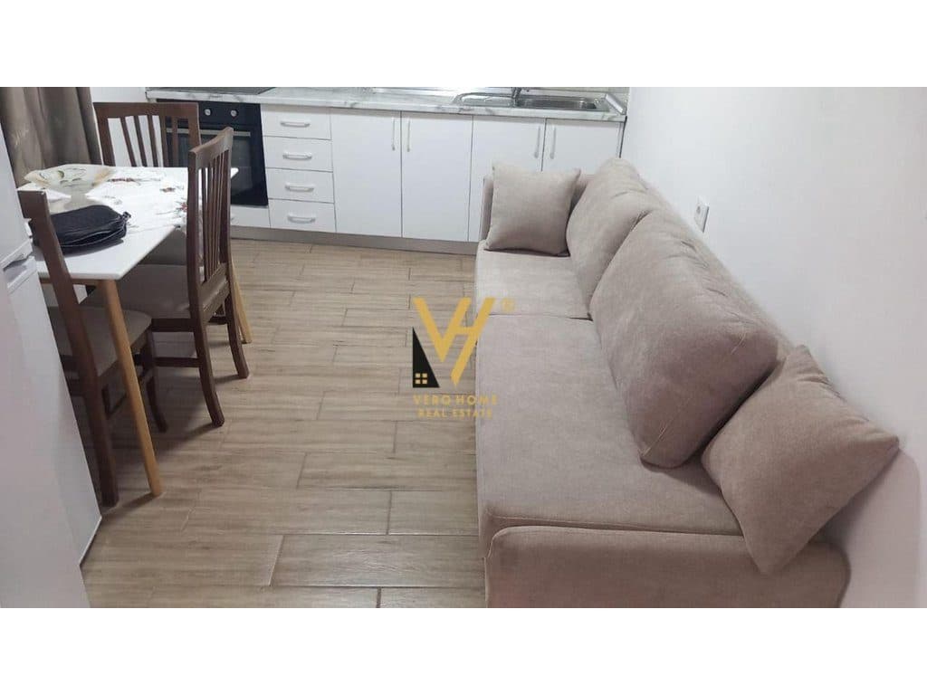 JEPET APARTAMENT 1+1 ME QIRA TE RRUGA BARDHOK BIBA 55.000 LEKE
