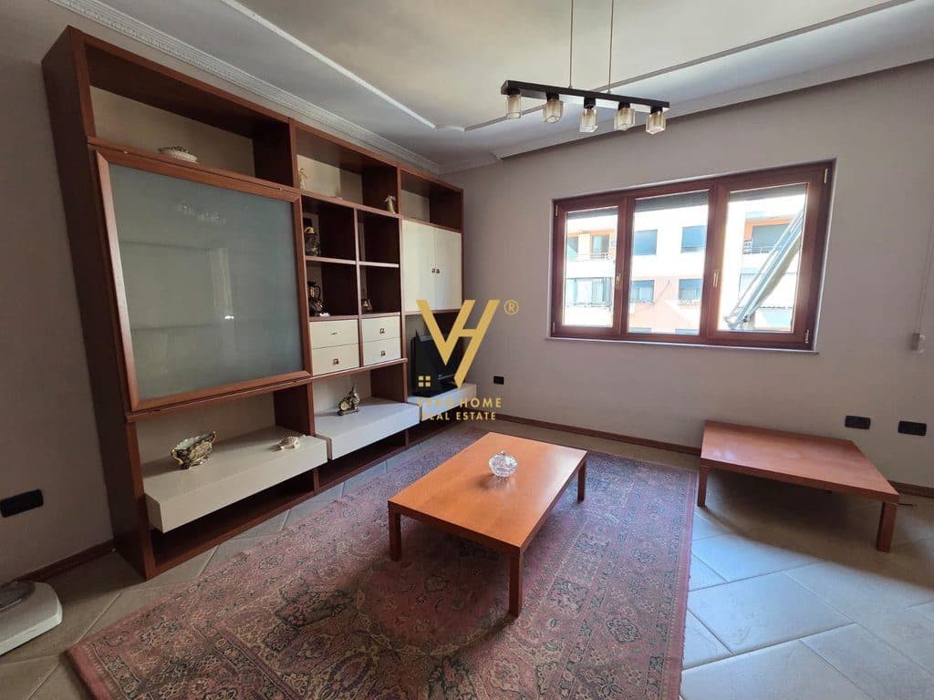 JEPET APARTAMENT 1+1+BLK ME QERA TE KOMUNA E PARISIT 65.000 LEKE