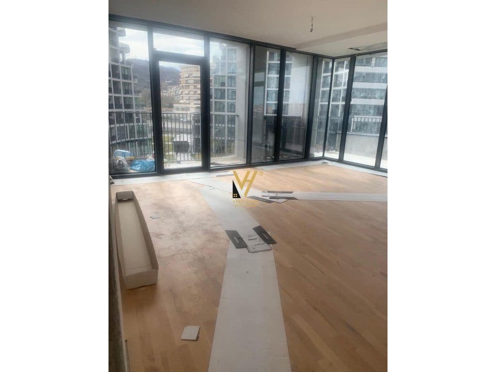 JEPET ZYRE 158 M2 ME QIRA TE LIQENI, LAKE VIEW 1.850 EURO 2