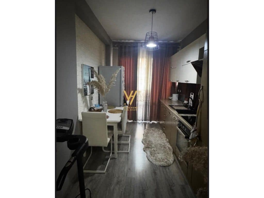 JEPET APARTAMENT 1+1 ME QERA NE MISTO MAME 40.000 LEKE 3